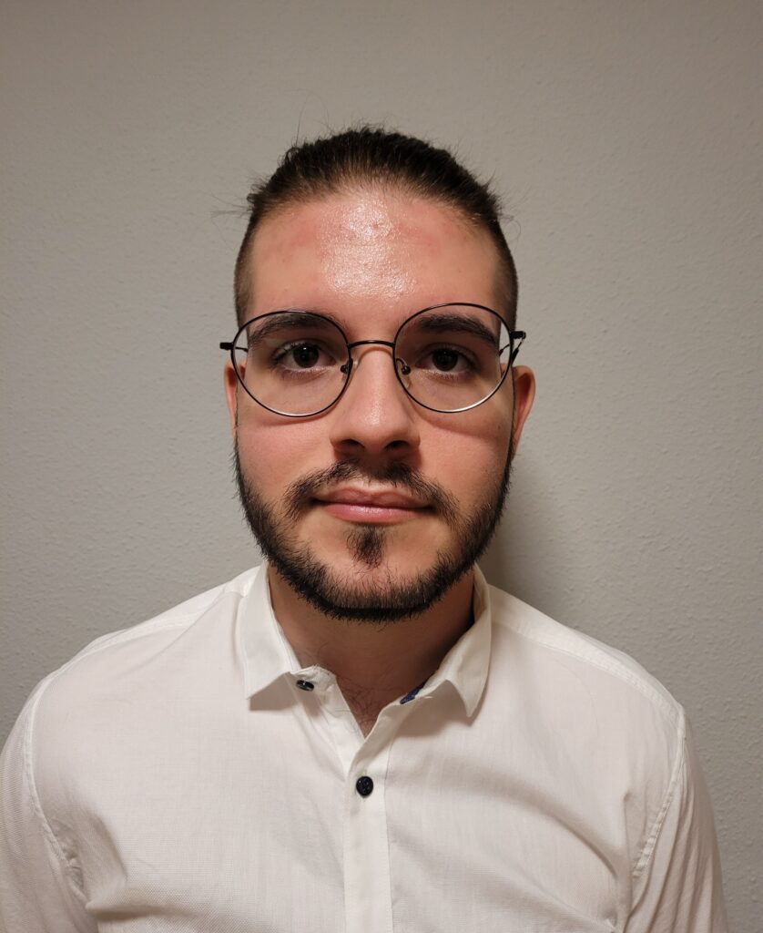 Foto de frente de Carlos Jorge